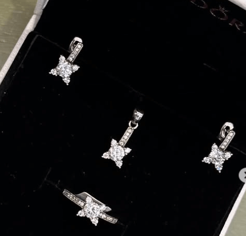 Роскошные и невероятно красивые серьги / заинтересуют женщин, которые знают толк в изящных украшениях /