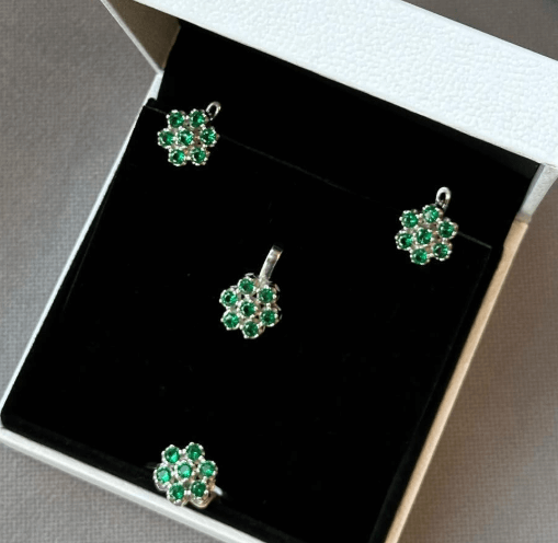 Украшение набор с зелеными камням / Из серебра 925 пробы,цирконы