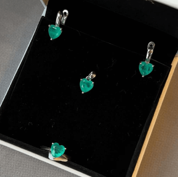 Подвеска , сережки, колечко прекрасный набор с зелеными камнями / Шикарные наборы из серебра 925 пробы,цирконы