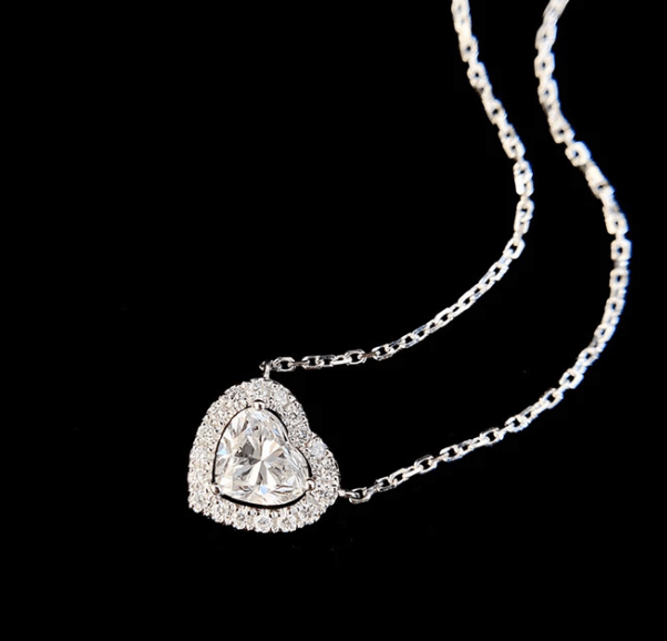 Ожерелья с возвышенным сердцем  / Серебро 925 пробы, цирконы