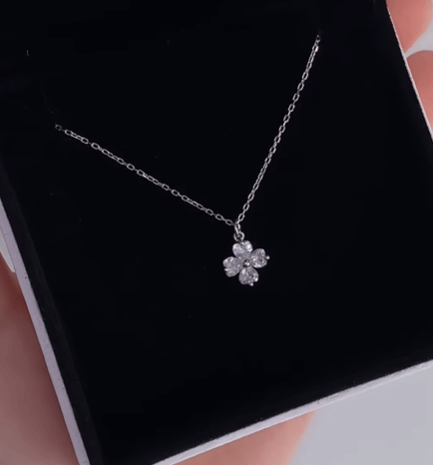 Нежное колье Серебро 925, цирконы / Смотрится аккуратно, а сверкает просто ВАУ