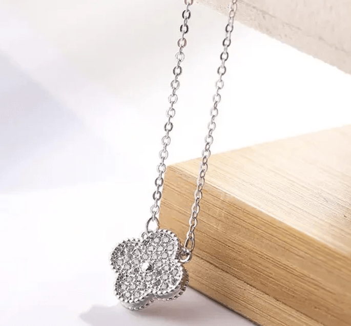 Шикарное колье Серебро 925, цирконы / Колье клевер  сверкающий