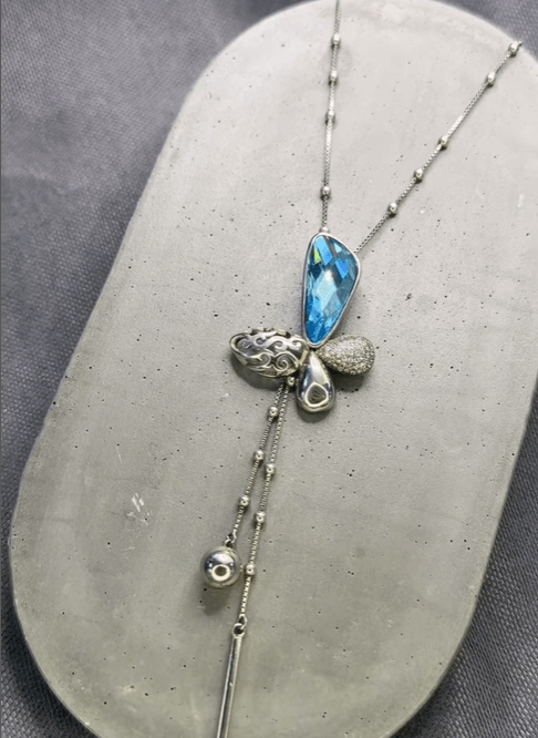 Колье из серебра с цирконами