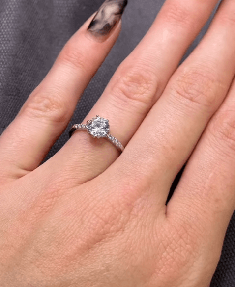 Серебряное кольцо с фианитом