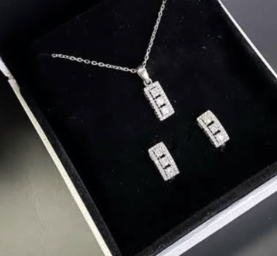 Набор классический на каждый день / Серьги с английским замком, очень удобные и практичные в носке / Серебро 925, цирконы