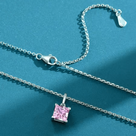 Классический стиль Серебро 925, циркон розовый / Аккуратное колье “Одноглазка”