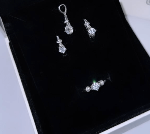 Серебро 925 пробы, цирконы / Нежный милый набор из кулона , кольца и сережки