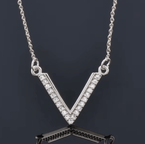 Колье V Классическое ожерелье с подвеской в ​​виде буквы V и кристаллами
