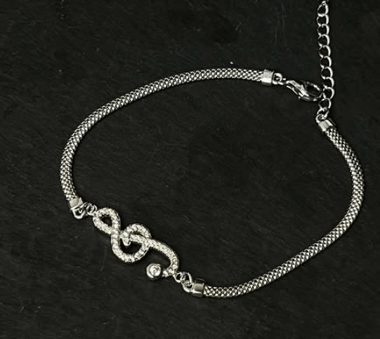 Браслеты в сдержанном стиле / Серебро 925 пробы, цирконы