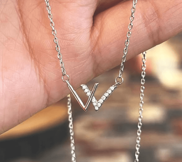Колье с двойным V Смотрится аккуратно Серебро 925 пробы, цирконы