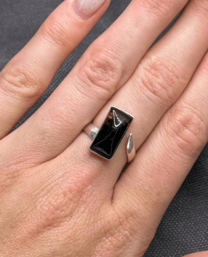 Серебряное кольцо с натуральными янтарем