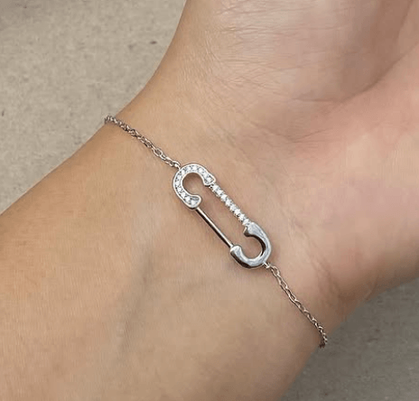 Милый браслет с булавкой / Серебро 925 пробы, цирконы