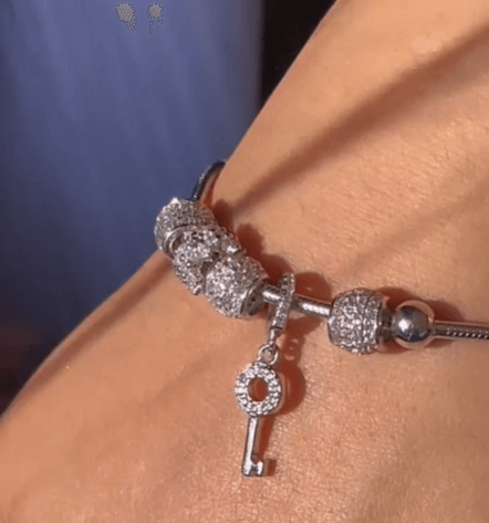 Очень красиво, добротно смотрится Шикарный браслет  Серебро 925 пробы, цирконы