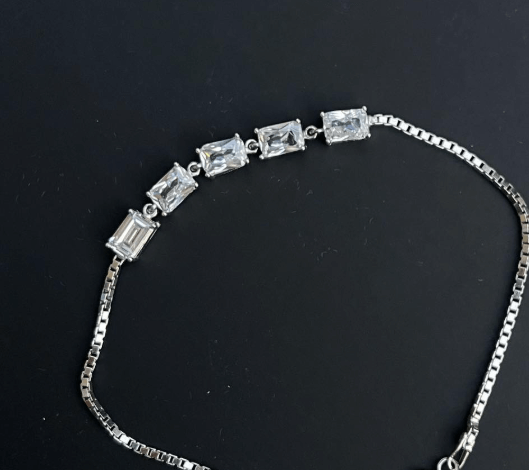 Браслет с камнями Серебро 925 пробы, цирконы