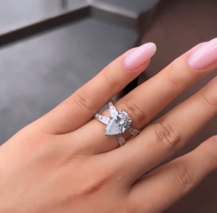 Очень красивое, стильное кольцо Серебро 925 пробы, цирконы