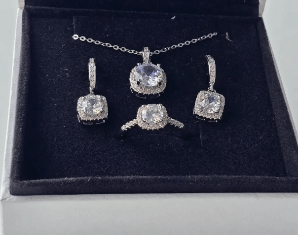 Прекрасный набор для вас с квадратным дизайном Все серебро 925 пробы, цирконы