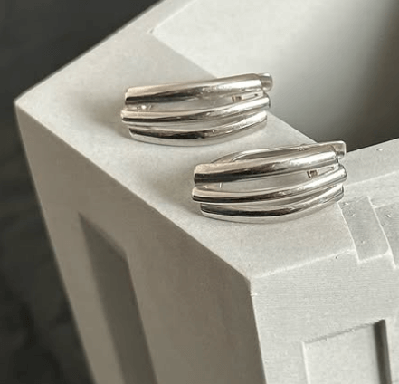 Базовые серьги Стильные серебряные серьги Серебро 925 пробы