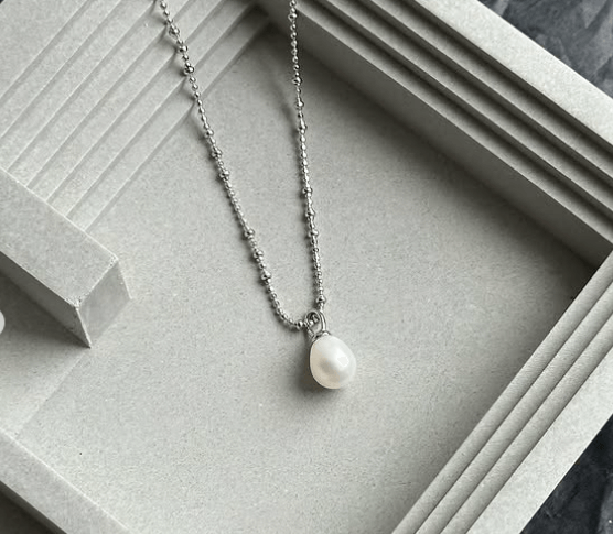 Колье с жемчугом Майорка, с интересным плетением цепь Серебро 925 пробы