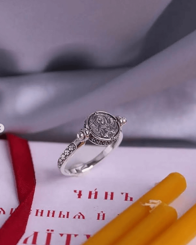 Серебряное кольцо с чернением «Спаси и сохрани»