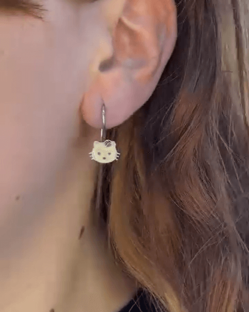 Серебряные серьги с эмалью Китти