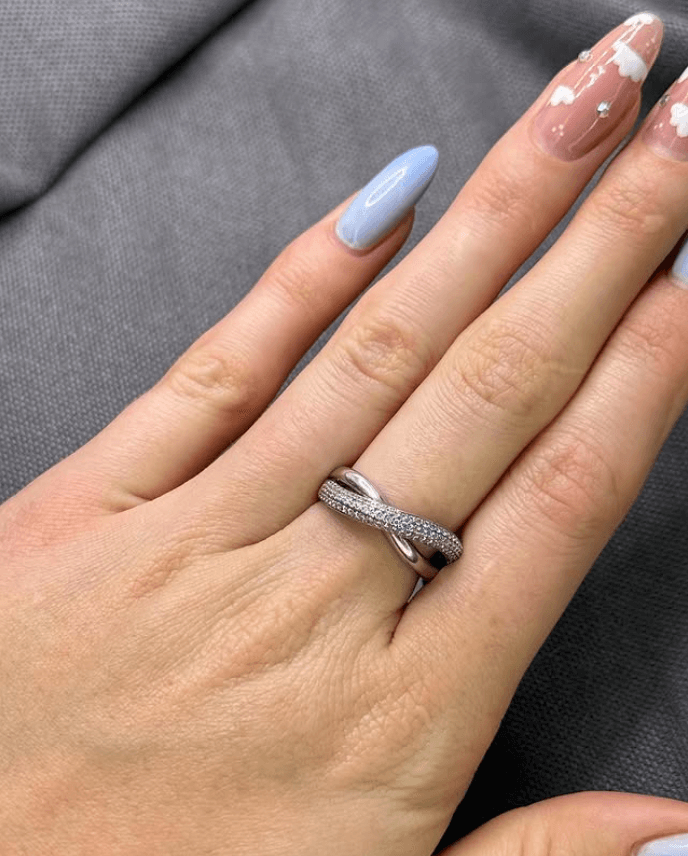 Серебряное кольцо с фианитами.