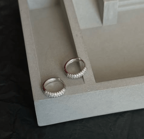 Серьги серебро с мелкими стразами  Серебро 925 пробы