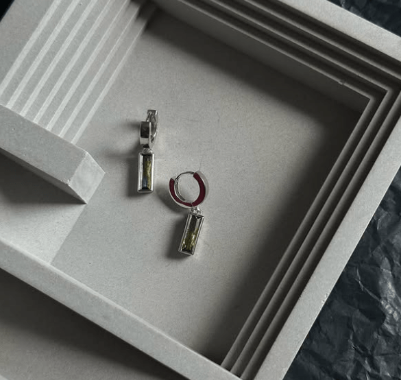 Серебро 925 пробы Серьги серебряные с зелеными камнями