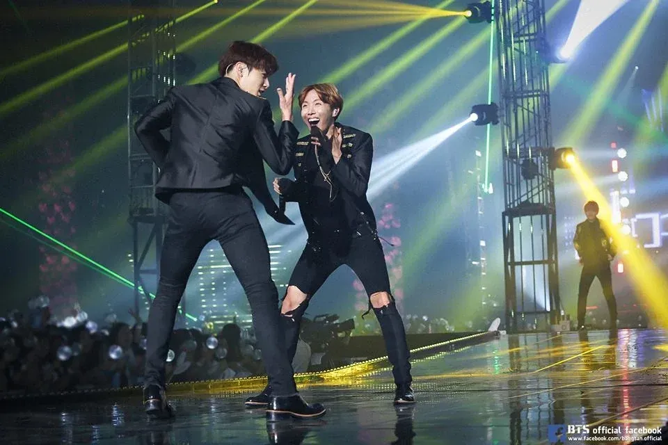 BTS_2016_The_Most_Beautiful_Moment_in_Life_Stage_Sketch_13.webp