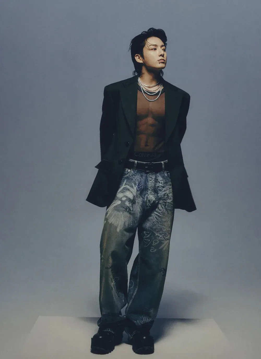 Jung_Kook_GOLDEN_Concept_Photo_SHINE_Version_29.webp