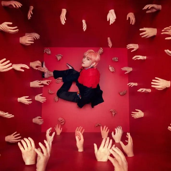 V_Love_Yourself_Answer_Concept_Photo_S_Version.PNG.webp