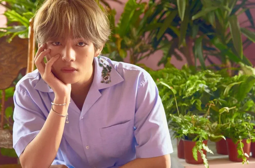 V_Love_Yourself_Her_L_Version.webp