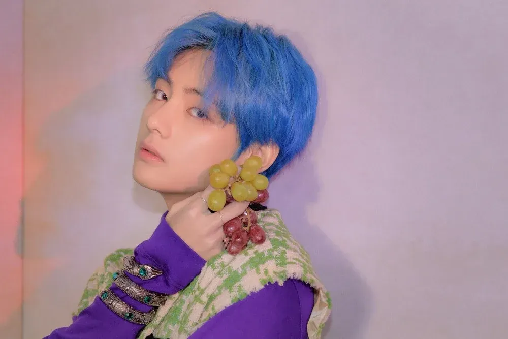 V_Map_of_the_Soul_Persona_Version_4.webp