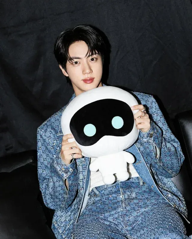 wootteo-ig-posts-with-jin-070725-v0-etkuxhik4fbf1.webp
