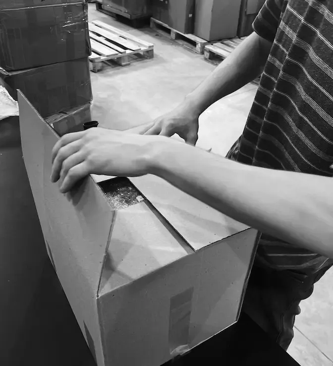 Упаковка товара на фулфилменте SellerFulfill