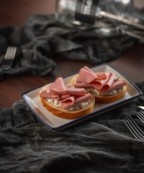 Бутерброд с докторской колбасой