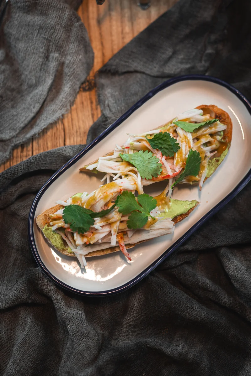 Бутерброд с крабом