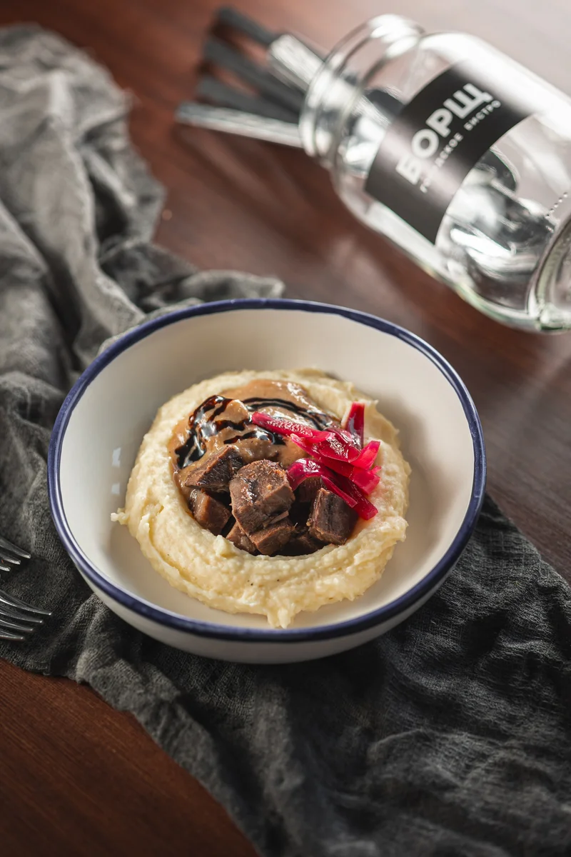 Говядина в луковом соусе