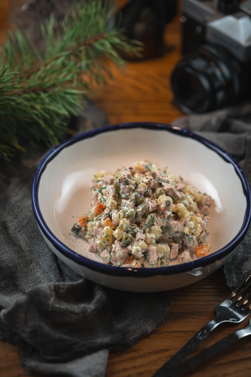 Оливье с докторской колбасой