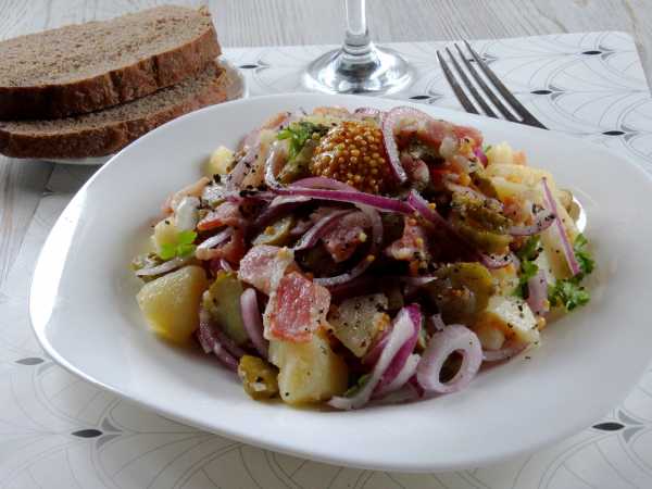 Немецкий картофельный салат с беконом