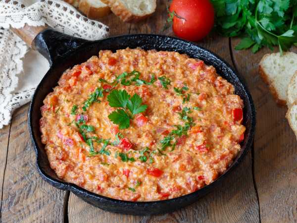 Менемен (турецкая яичница с овощами)