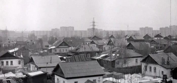 В краю жёлтых и синих камней. Микрорайоны на востоке города.