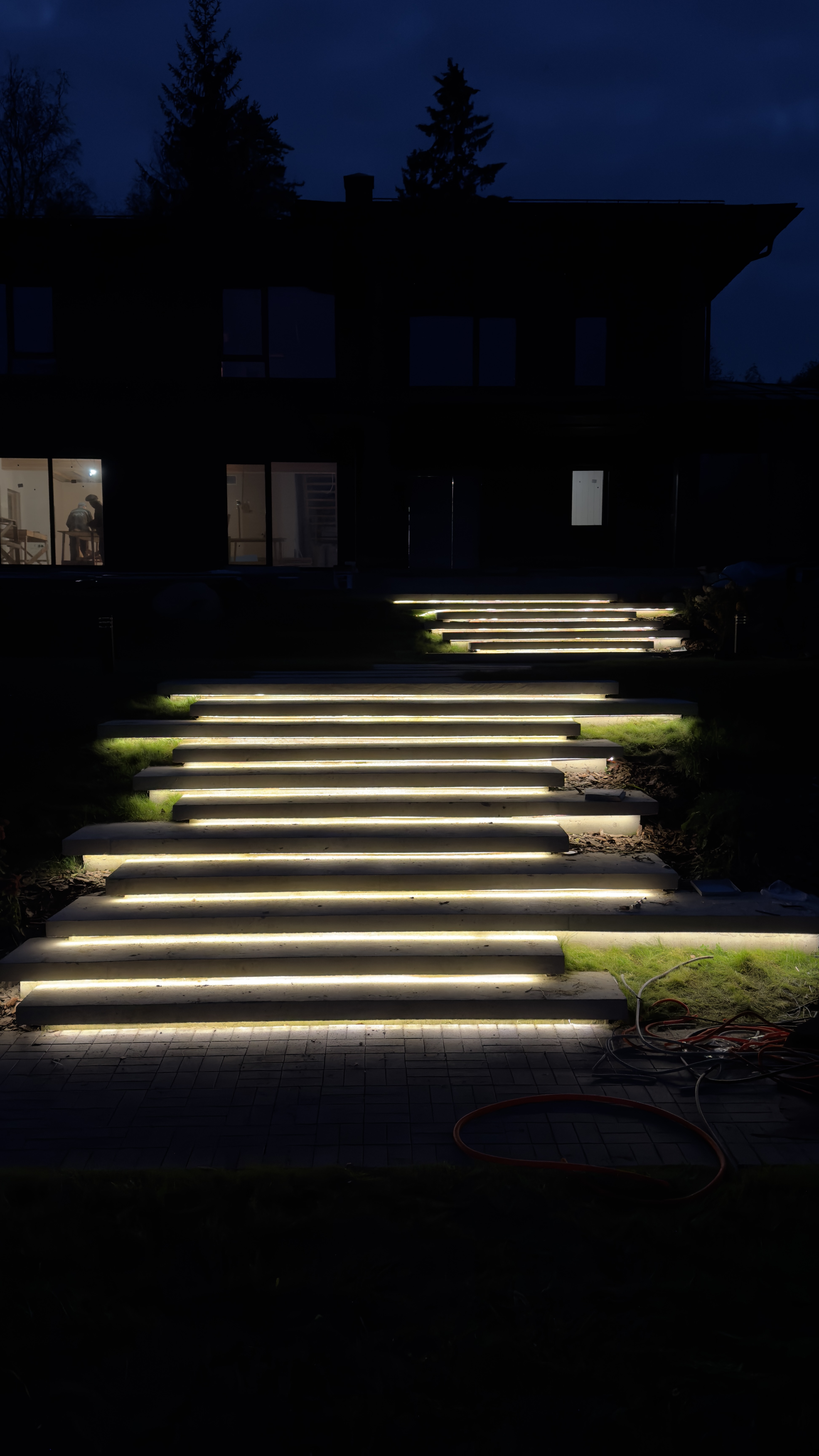 Умная подсветка участка на wirenboard