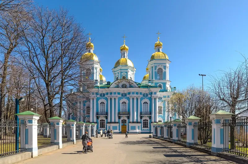 Никольский морской собор и колокольня на Никольской площади в Санкт-Петербурге