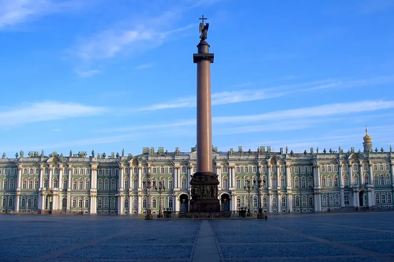 Дворцовая площадь — главная площадь Санкт-Петербурга