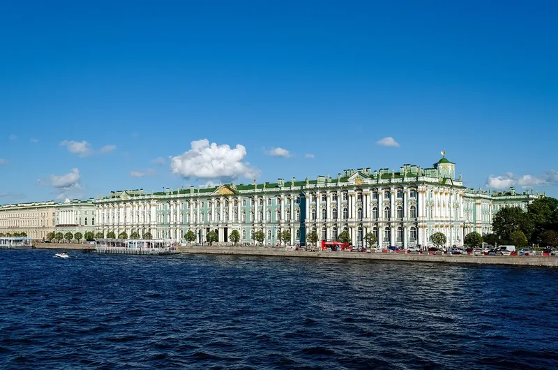 Дворцовая набережная — парадная набережная Невы вдоль дворцов и Эрмитажа