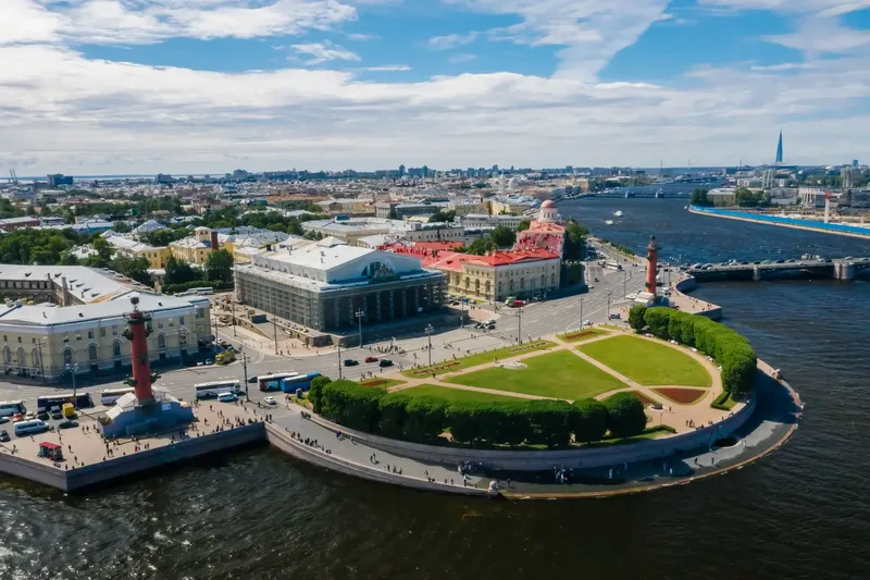 Стрелка Васильевского острова — Ростральные колонны, Биржа и панорама Невы