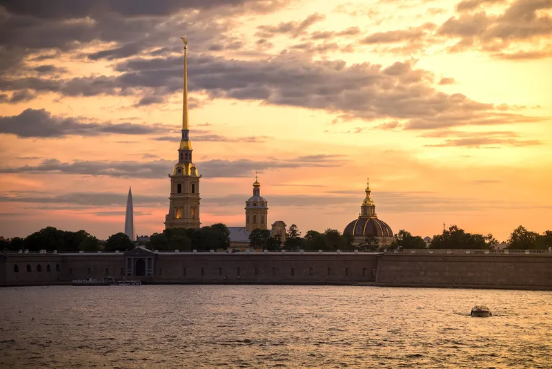Петропавловская крепость — историческое сердце Петербурга на Заячьем острове