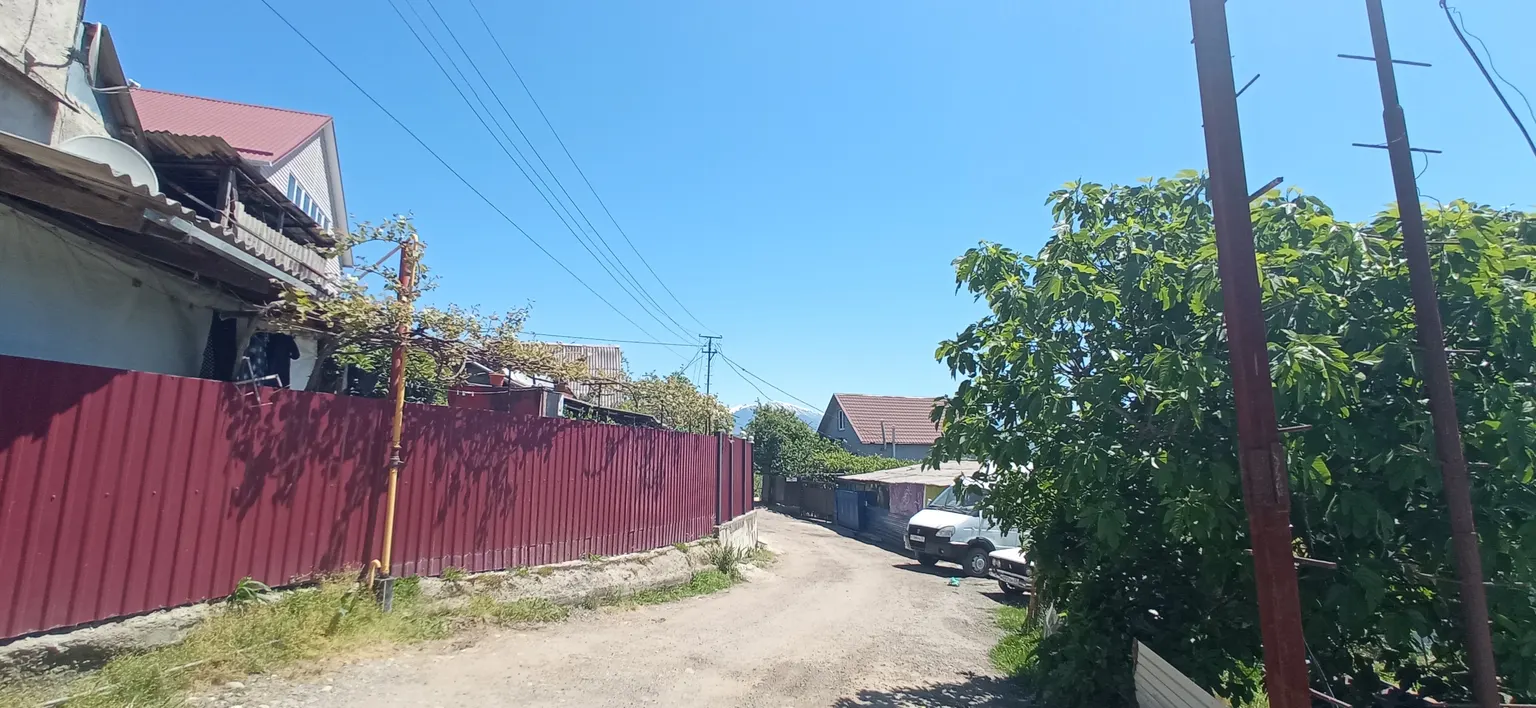 Продаю земельный участок с домом в Адлере - фото 4