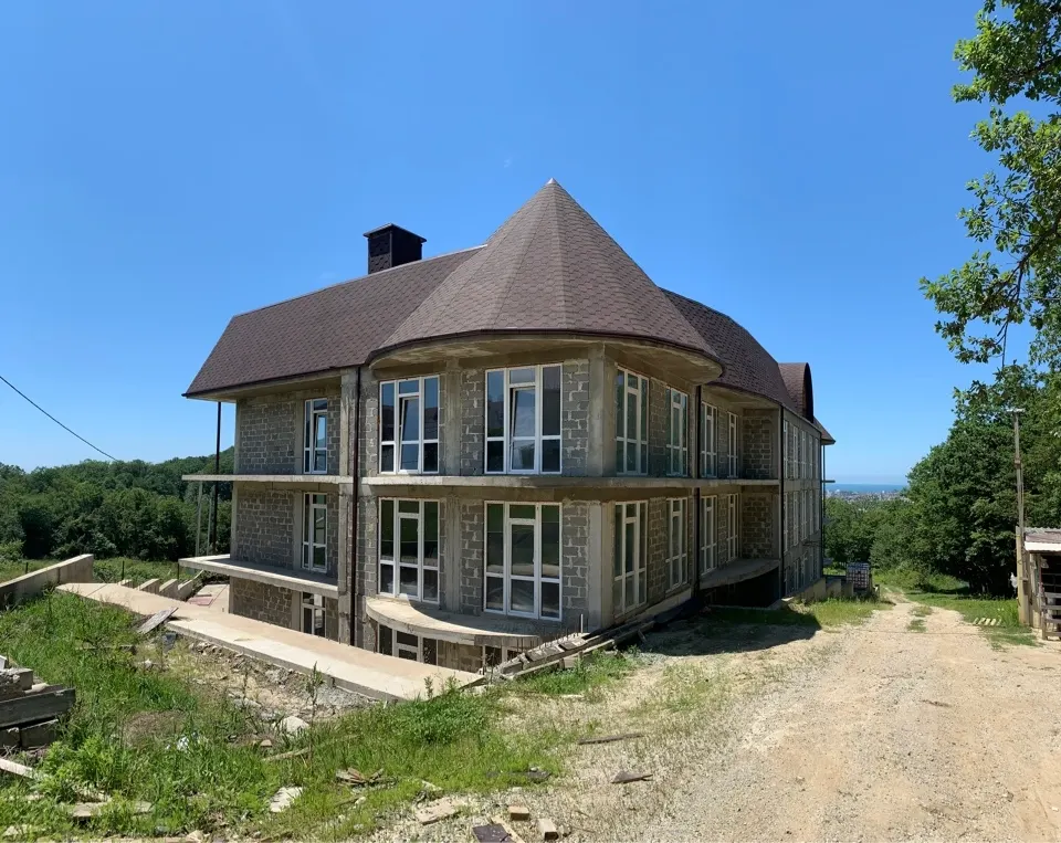 Многоквартирный дом с видом на море - фото 4