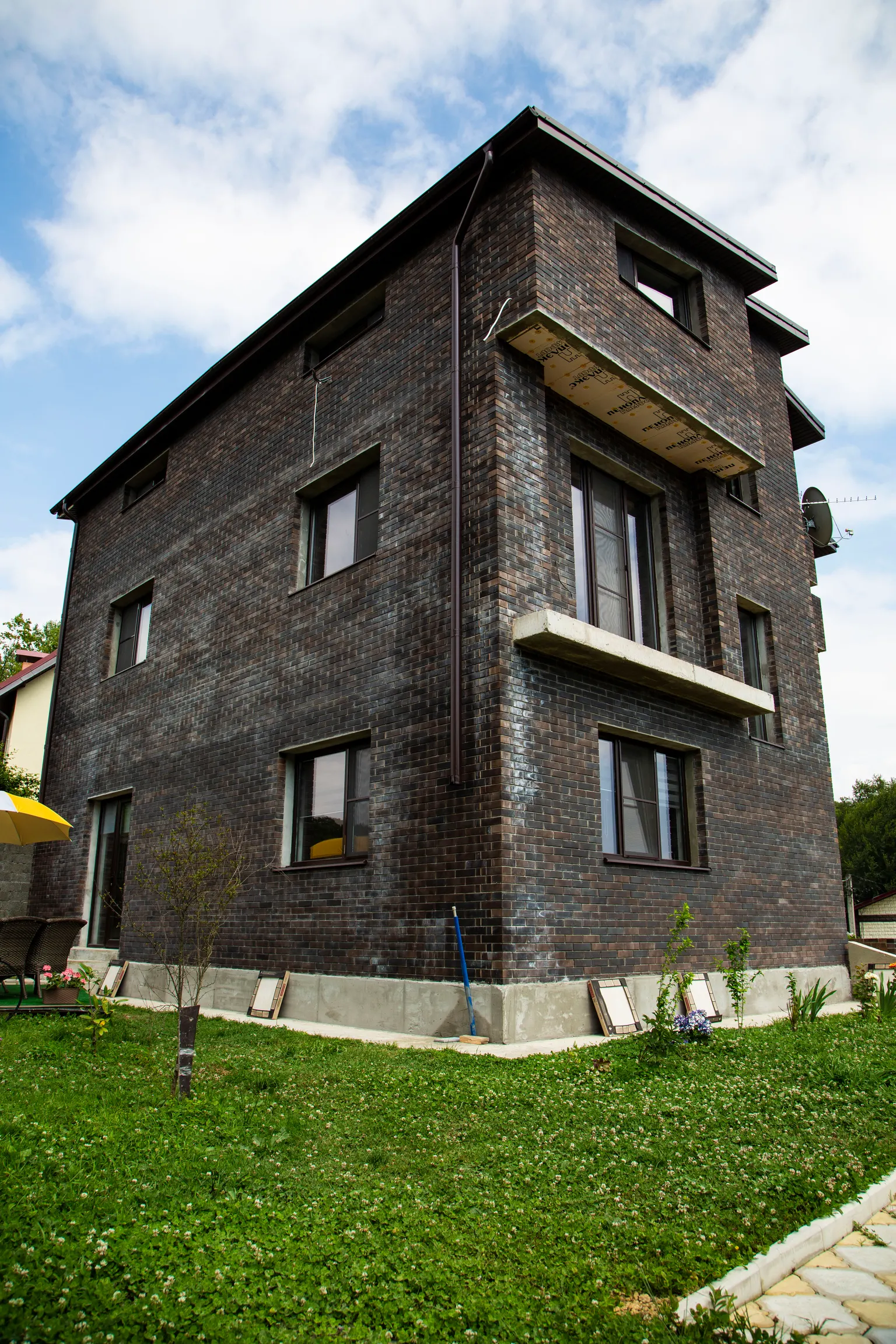 В продаже 3-х этажный коттедж с мебелью и техникой - фото 3